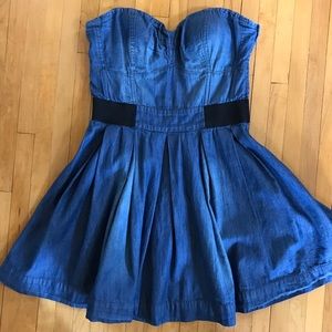 LAST. CHANCE! Jessica Simpson denim strapless dres